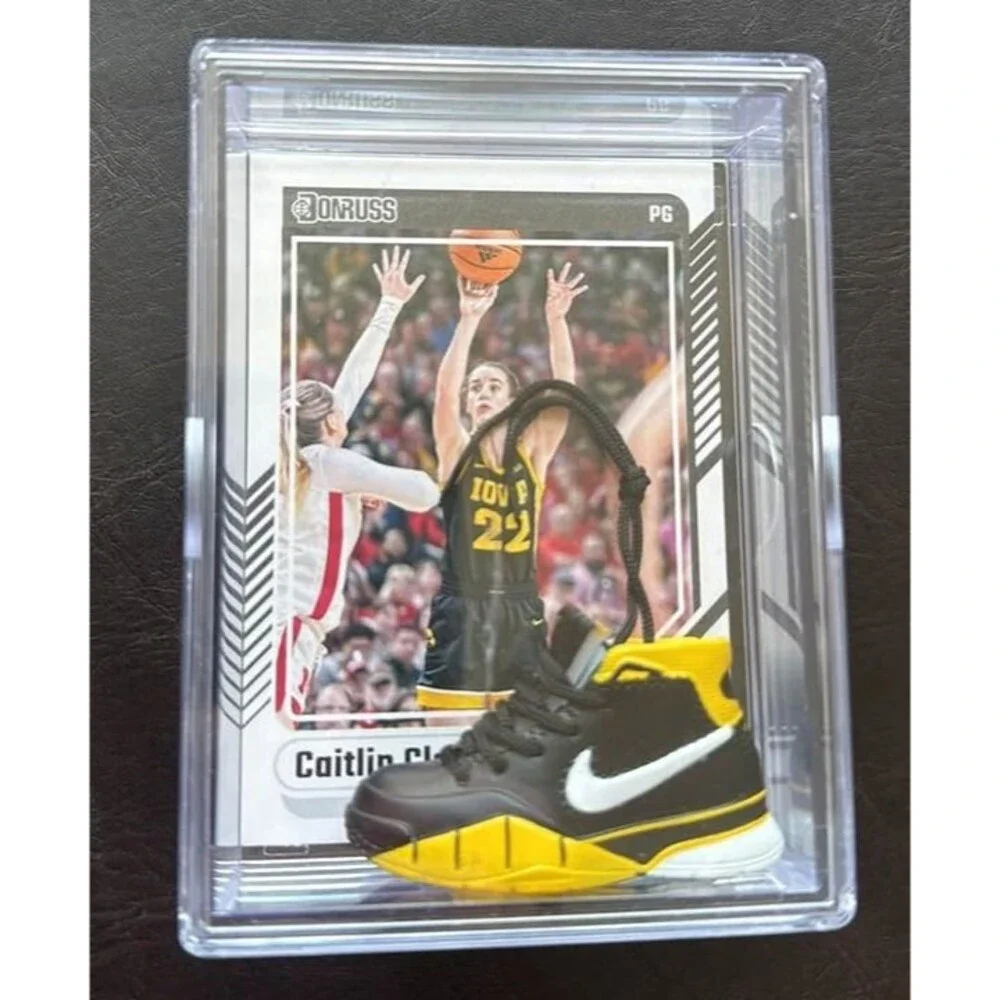 Caitlin Clark Plaque with 10 extra sports cards - Picture 3 of 4